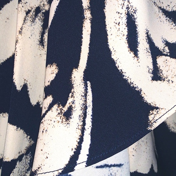 DKNY Women's Printed Flutter Sleeve Surplice Neckline Dress 10 - Picture 7 of 8